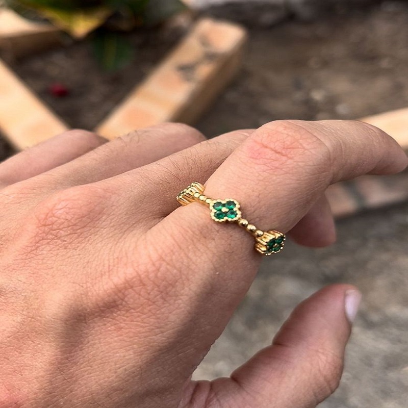 anel-trevo-da-sorte-banhado-a-ouro-18k-com-zirconias-verdes-large