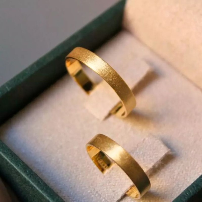aliancas-de-ouro-18k-4mm-reta-fosca-large